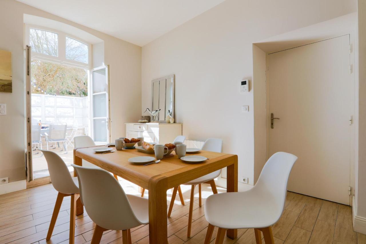 Duplex Joliment Decore Et Sa Cour Ensoleillee سان مارتن دو ر المظهر الخارجي الصورة
