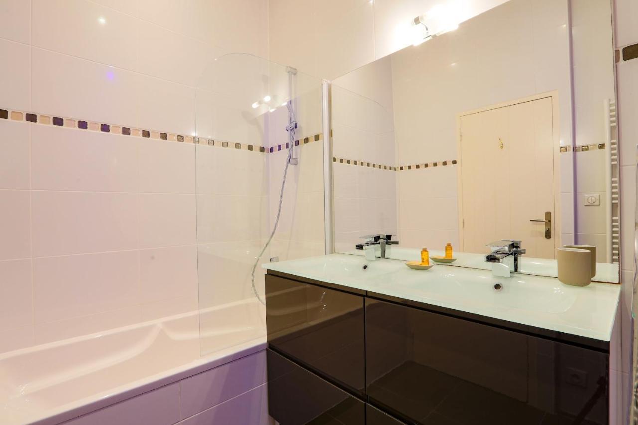Duplex Joliment Decore Et Sa Cour Ensoleillee سان مارتن دو ر المظهر الخارجي الصورة