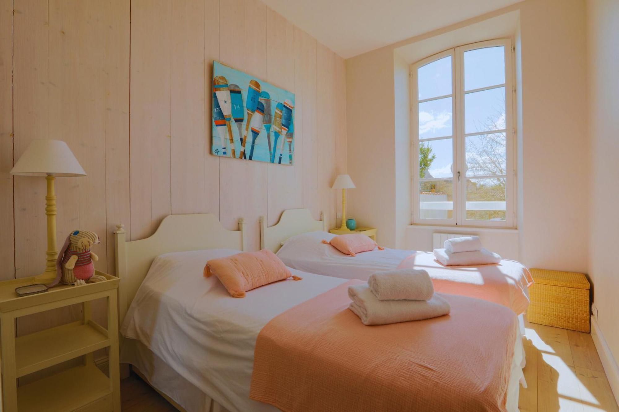 Duplex Joliment Decore Et Sa Cour Ensoleillee سان مارتن دو ر المظهر الخارجي الصورة