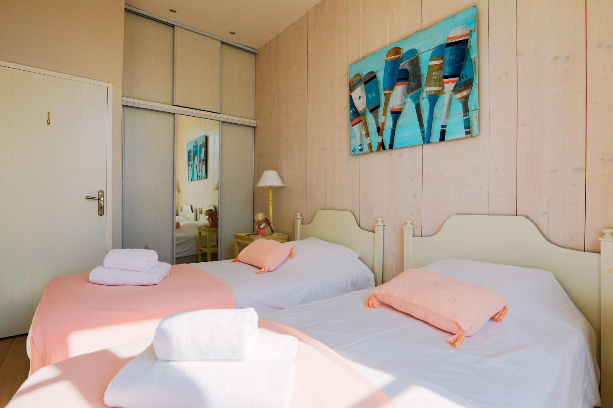 Duplex Joliment Decore Et Sa Cour Ensoleillee سان مارتن دو ر المظهر الخارجي الصورة