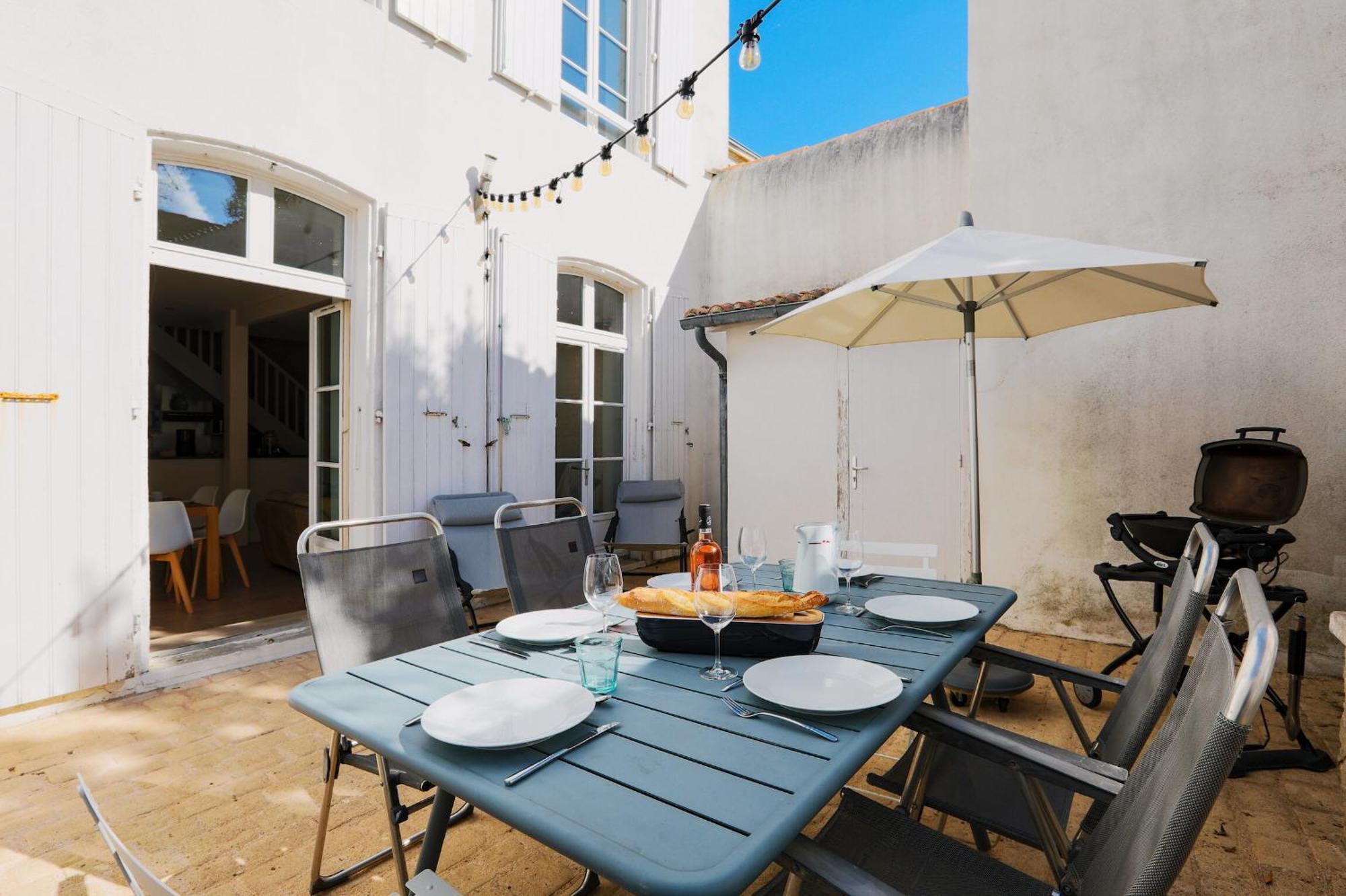 Duplex Joliment Decore Et Sa Cour Ensoleillee سان مارتن دو ر المظهر الخارجي الصورة