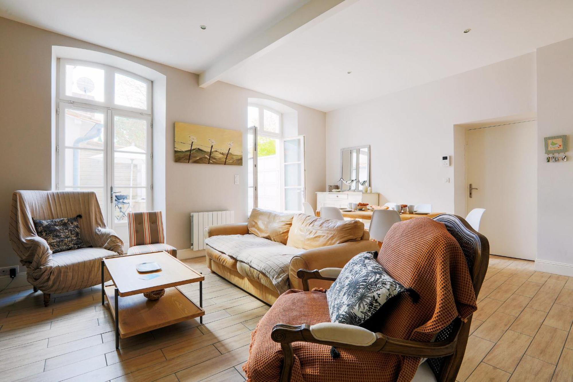Duplex Joliment Decore Et Sa Cour Ensoleillee سان مارتن دو ر المظهر الخارجي الصورة